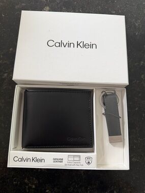 🪪🔑BNIB Men’s Calvin Klein RFID Black Leather Slim-fold Wallet and Keychain Fob🪪🔑